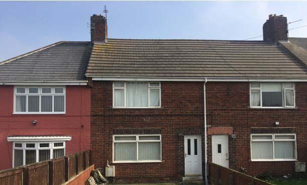Eskdale Street Peat Carr Rent 78.48 Water charge 7.30 Total per week 85.78 This mid terraced House comprises two full Gas central heating.