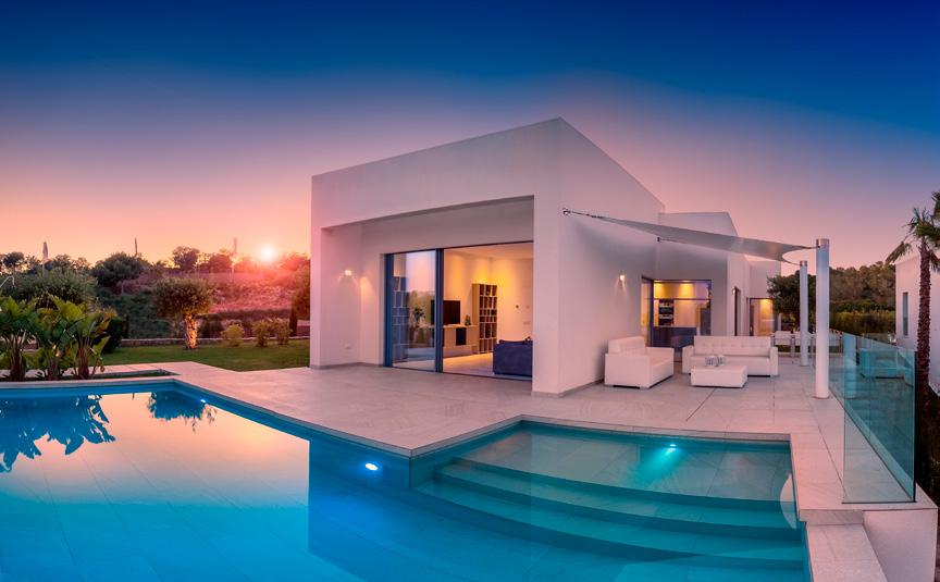 GOLF VIEW VILLAS Villa 18 This 3 bedrooms modern house has 175 m2 of built home area in one floor and 44 m2 of terraces on a 689 m2 plot.