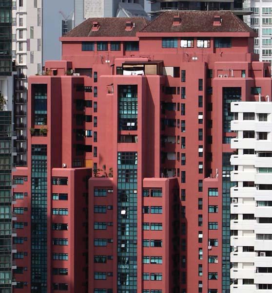 While developers are spoilt for choice in the en bloc market, we believe listed players will be more cautious in bidding for larger sites.