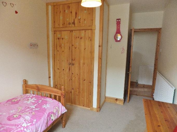 Carpet and curtains on a wooden curtain pole. BEDROOM 3 (2.75m x 3.