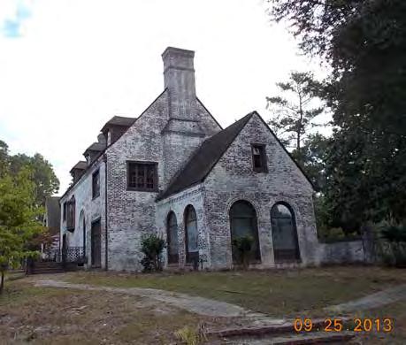 Hemphill, the house has experienced very few exterior alterations over the years.