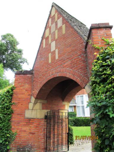 Daisy Bank Road (South Side) Arched gateway to Edgar Wood Centre 698-1/22/796 06/06/94 EH List entry Number: 1292610 Arched gateway to Edgar Wood Centre (formerly First Church of Christ Scientist).