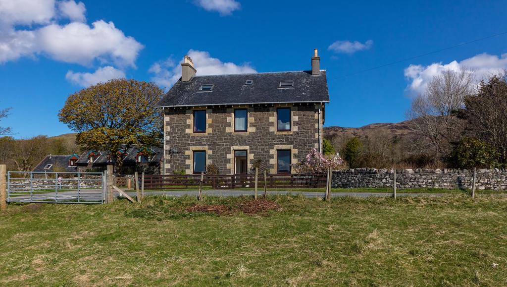 Period country house in stunning location overlooking the