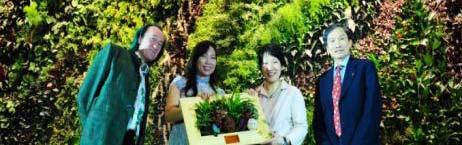 Ms Molly Teo, Värde Partners Asia Pte Ltd (Right) Unveiling of Rainforest Rhapsody with Guest-of-