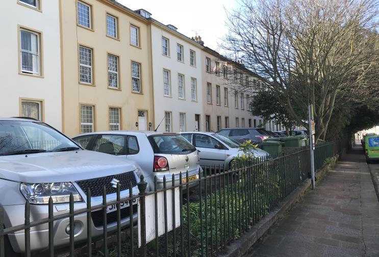 10 GROSVENOR TERRACE LOCATION 10 Grosvenor Terrace is located mid-way up Grosvenor Street, in the Parish of St Helier, within easy walking distance of all town amenities including prime and secondary