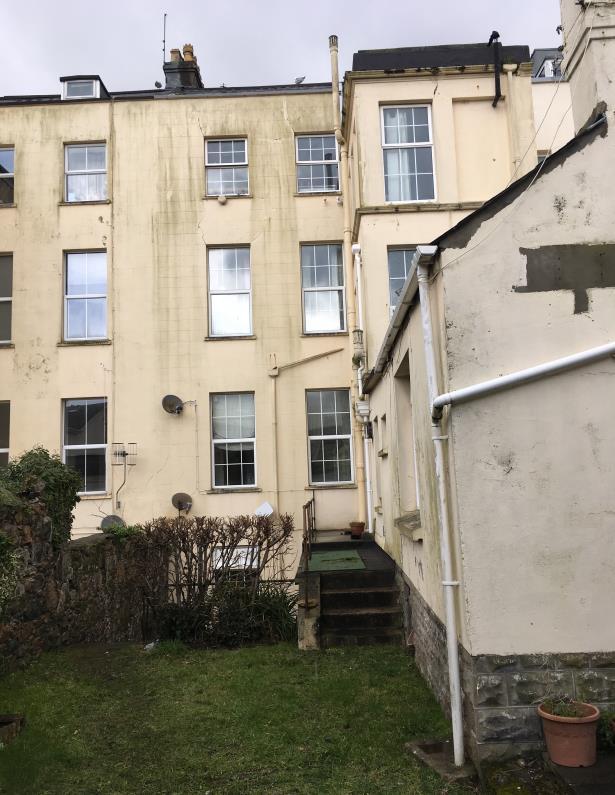 10 GROSVENOR TERRACE ACCOMMODATION The property comprises the following approximate Net Internal Areas: Basement 64.10 sqm / 690 sq.ft. Ground Floor 97.55 sqm / 1,050 sq.ft. First Floor 69.