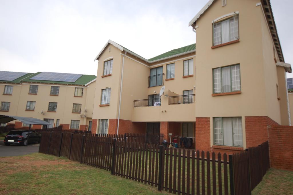 Office 8, The District, 8 Kikuyu Road Sunninghill, Sandton P.O. Box 1240, Sunninghill, 2157 Tel: (011) 234 6364 Fax: (011) 234 0295 PROPERTY INFORMATION PACK AUCTION DATE: AUCTION TIME: PROPERTY
