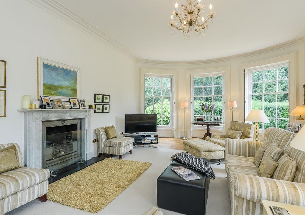 PART OF A LARGE COUNTRY HOUSE WITH A WONDERFUL FEELING OF PRIVACY AND SECLUSION CLOSE TO NORWICH HIGH HOUSE 36 SOUTH AVENUE, THORPE ST ANDREW Ground floor: Entrance porch kitchen/dining room drawing