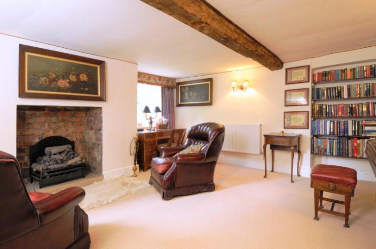 Situation Thornhill Manor boasts dramatic views over farmland and to the Downs beyond and is situated in the quiet hamlet of Thornhill between the popular villages of Clyffe Pypard and Broadtown.