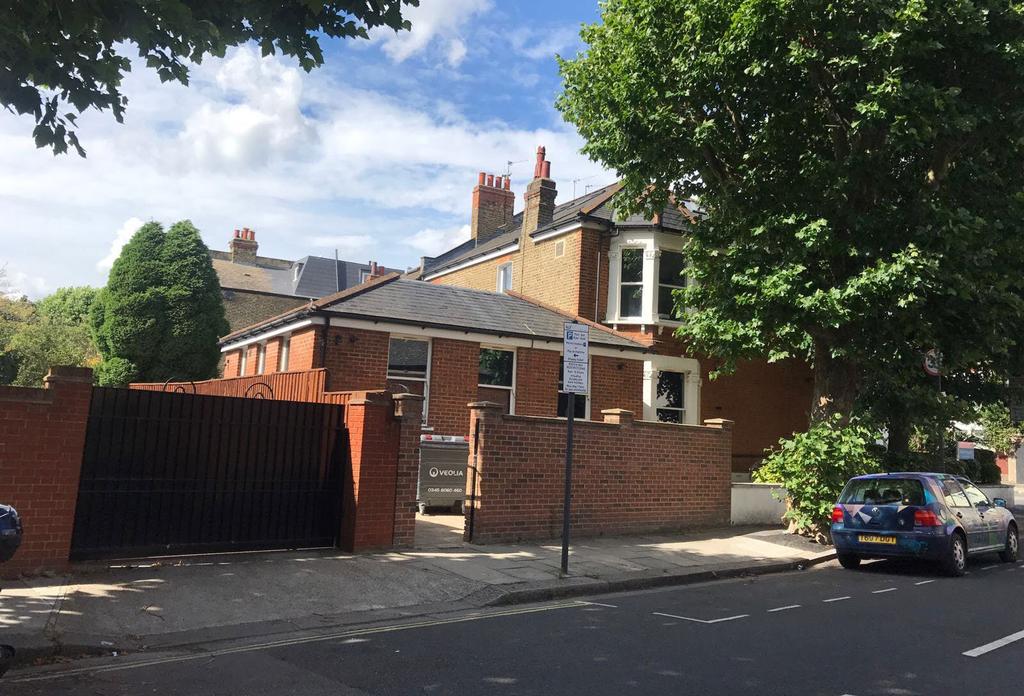INVESTMENT SUMMARY Freehold Medical Investment Opportunity Affluent West London location Situated on the popular Fulham Palace Road (A219) within 300 yards of Craven Cottage Football Ground and