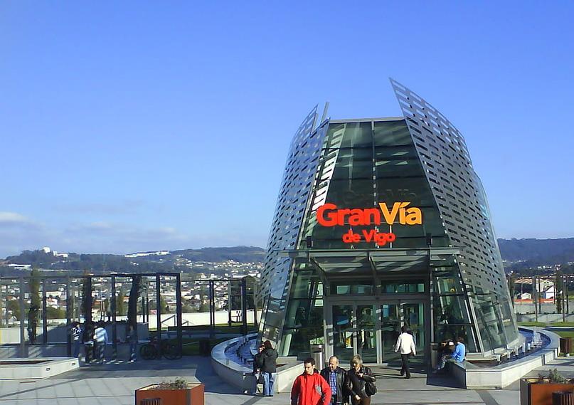 SHOPPING CENTRE Gran Vía de Vigo, Pontevedra 52 Location Vigo, Pontevedra GLA 41,436 Sqm Purchase Date 15 September 2016 WAULT 3.