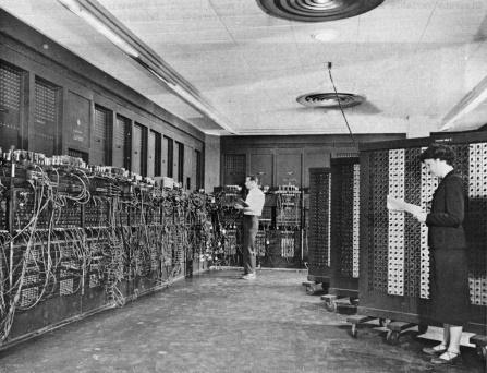 (1945-1946) MARK машинаас хойш нэг хоёрхон жилийн Зураг 2.4. ENIAC дотор өмнөх машинаас хэдэн мянга дахин хурдтай, нэг секундэд 5000 үйлдэл хийдэг компьютер зохион бүтээжээ.