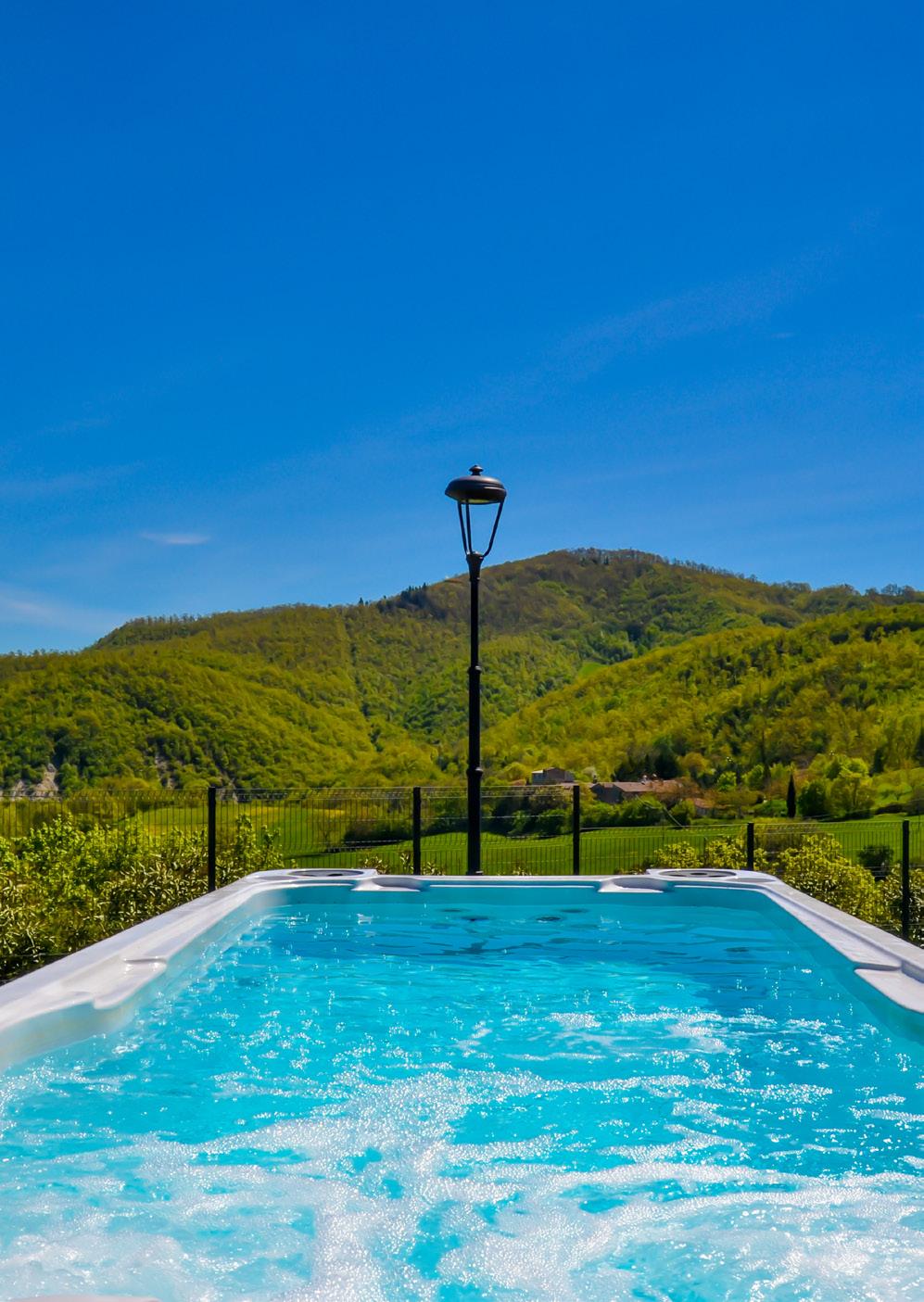 Borgo Santa Cecilia sits on a quiet location 14 kilometers away from Gubbio. Thanks to its position, the estate overlooks the Appennini, Monte Tezio and Monte Subasio and offers wonderful landscapes.