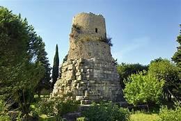 The tomb of Cicerone In Formia there are ruins of a lot of villas as it was a tourist destination from the Roman period to the Middle Ages.