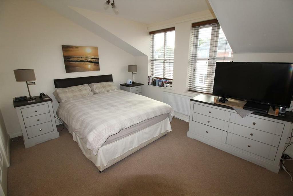 BEDROOM 2 10'5" x 8'2" (3.20m x 2.50m) This double bedroom is situated to the rear of the property with a panelled door with chrome door furniture, there is a u.