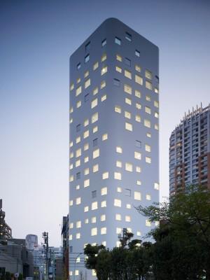photo: Jun Aoki SIA Aoyama Building Shibuya-ku 1-3-3 150-0002 Tokyo SIA Aoyama building is a high-rise office for rent that stands in the middle of the commercial district