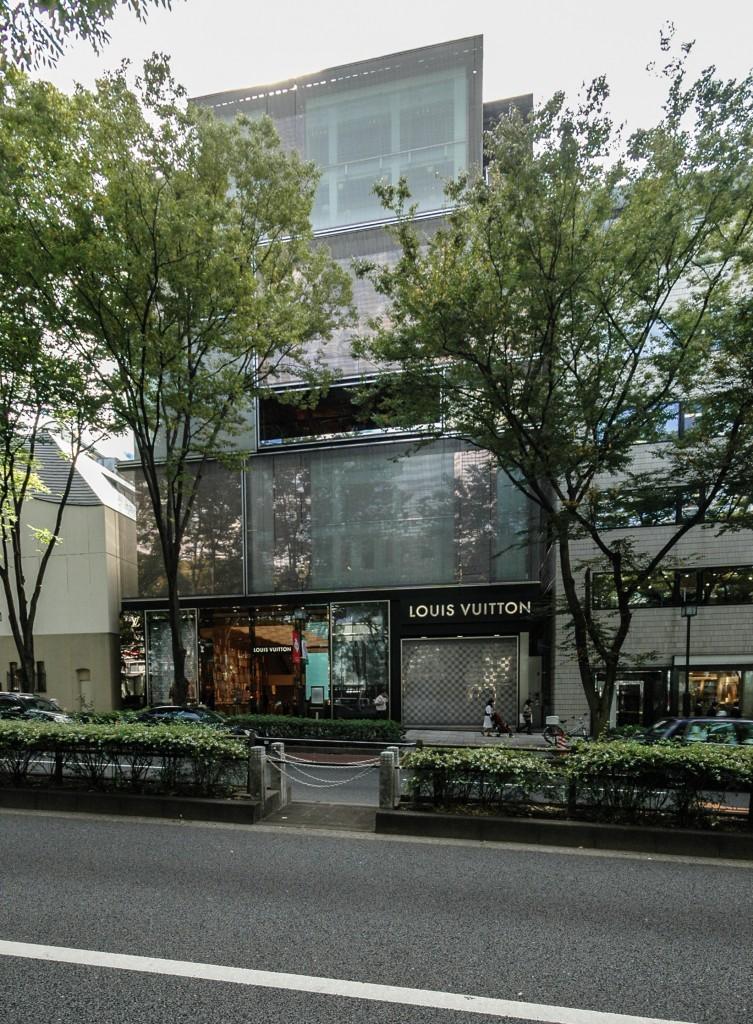 Louis Vuitton Omotesando Jingumae 5-8-5 151-0052 Tokyo Louis Vuitton Omotesando is a store building 255 meters in width, 208 meters in depth and 319 meters in height, made up of rectangular