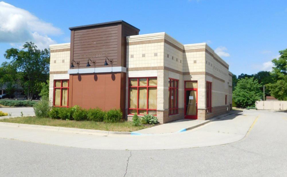 Buyer: Old National Bank Buyer: Wessely Enterprises 3,057 SF 6,650 SF Market