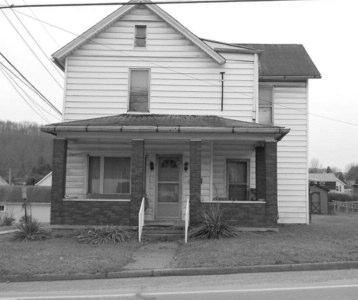 $39,900 GET RENTAL HISTORY REDUCED 1421 EAGLE ST. Beautiful home inside, newer kitchen and mechanics, window upgrade.