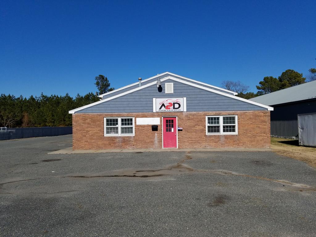 FOR SALE INDUSTRIAL / INVESTMENT INDUSTRIAL WAREHOUSE COMPLEX FOR SALE 239 Leonard Lane Salisbury, MD 21801 PRESENTED BY: PROPERTY HIGHLIGHTS 8,960 sq.ft. Industrial Service Warehouse on 1.