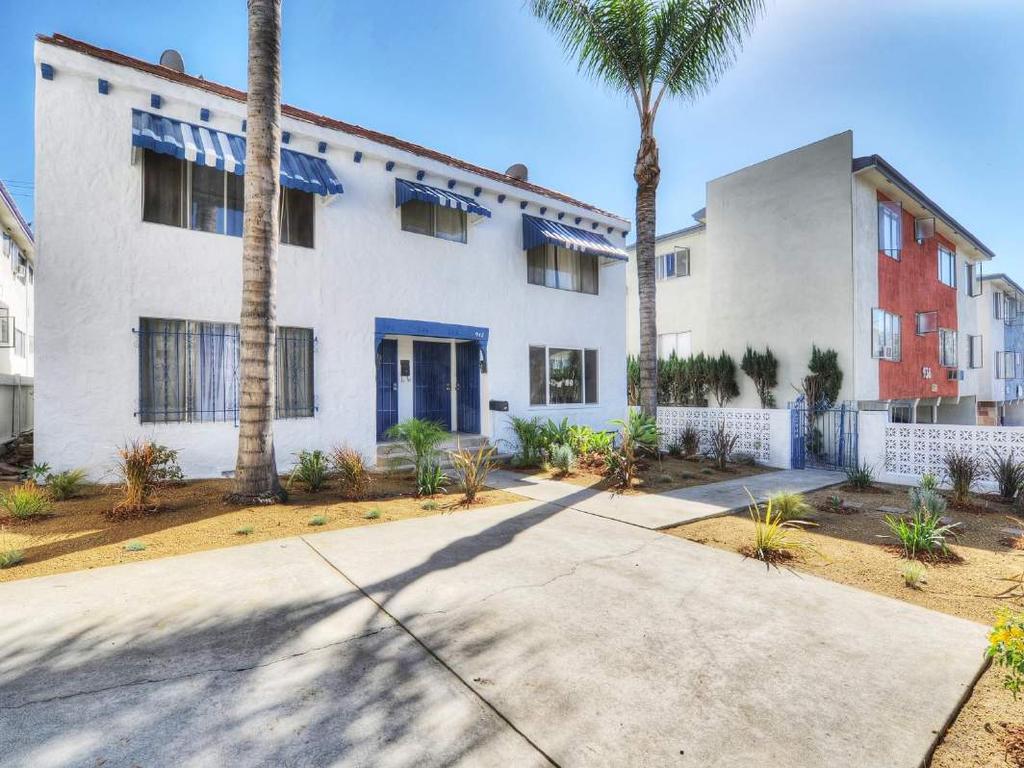 for 942 Curson Ave in beautiful West Hollywood, California. This property is one half block South of thriving Santa Monica Blvd and just south of Sunset Blvd s recent renaissance.