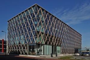 no-nonsense building In the end the choice was made to rotate the window frames by about 45 degrees, crossed by diaphragm ribs creating a triangular pattern This grid covers the entire