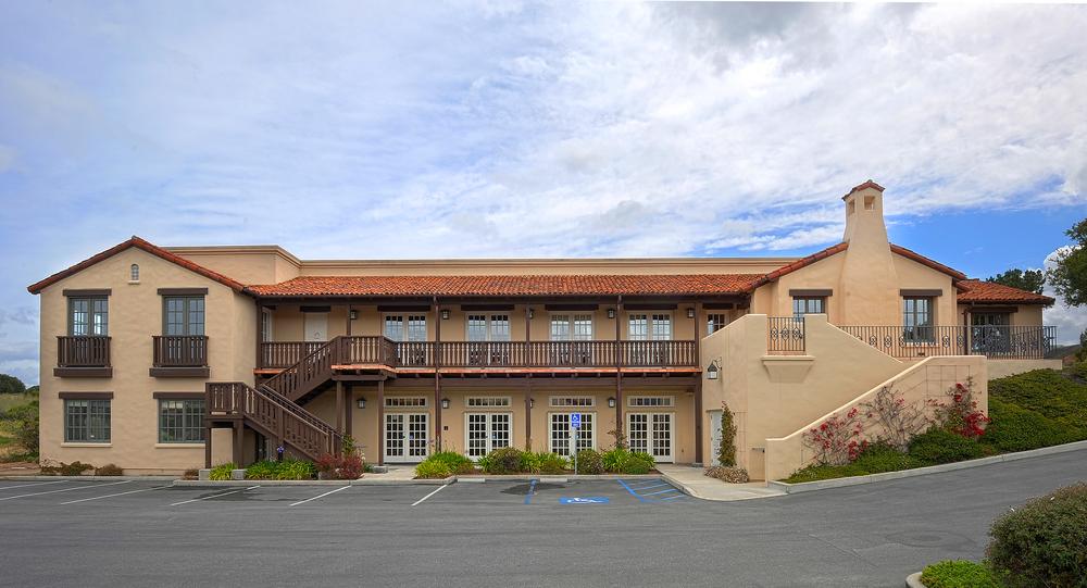 EXECUTIVE SUMMARY 10 HARRIS COURT BLDG. B & C, MONTEREY, CA 93940 OFFERING SUMMARY Available SF: Lease Rate: 1,206-3,362 SF $1.40-1.