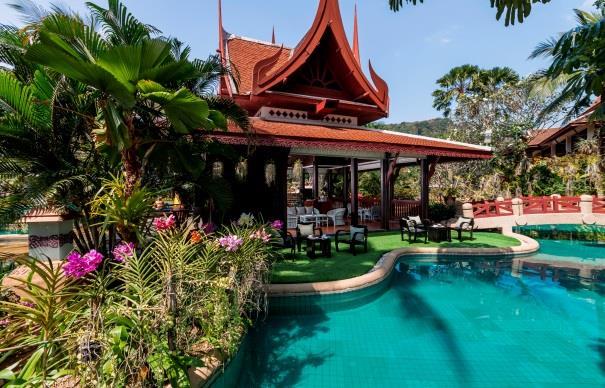 our pool bar Thai Sala njoy