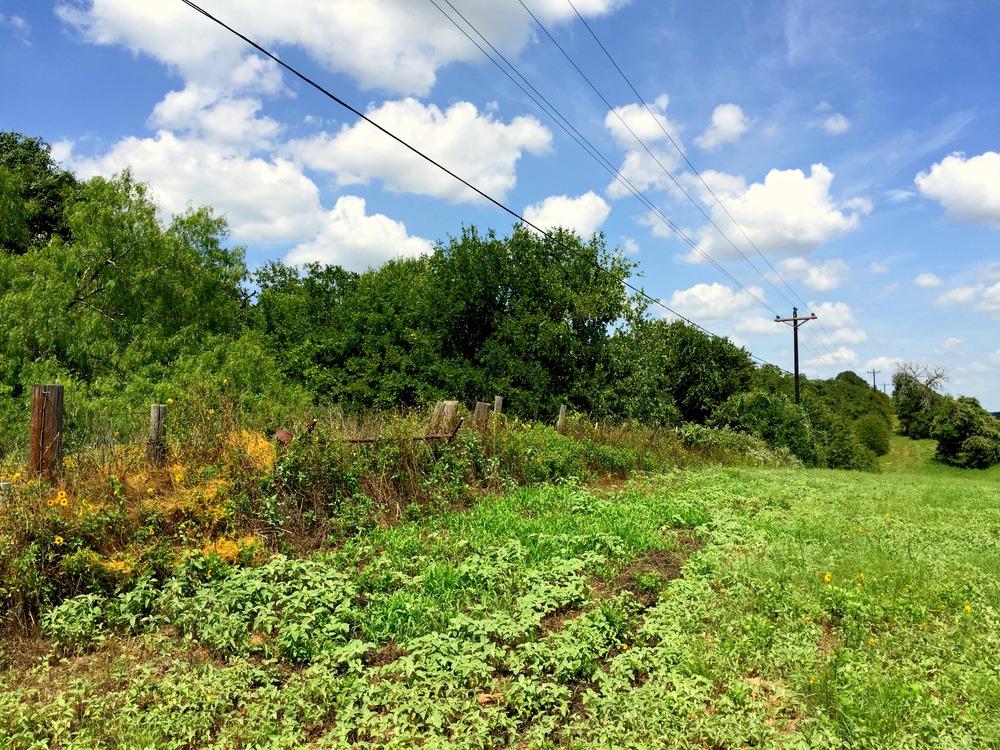 Property Summary OFFERING SUMMARY Sale Price: $4.00 / SF Lot Size: 12.82 Acres Zoning: C-3 PROPERTY OVERVIEW Land with high visibility and easy access to three major highways.