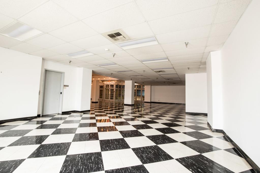 FOR LEASE 950 Fulton Street, Fresno, CA 93721 950 FULTON STREET SUITE M OVERVIEW The Mezzanine at the T.W. Patterson Building has hosted countless events in its history.