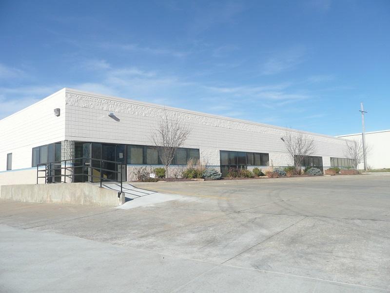 INDUSTRIAL FOR LEASE 4140 South 52nd Street Omaha, NE (52nd & F Street) BUILDING DATA SITE DATA LEASE TERMS $7.00 - $7.95 PSF NNN Rent: $7.00/SF Year 1; $7.95/SF Year 2; 2.