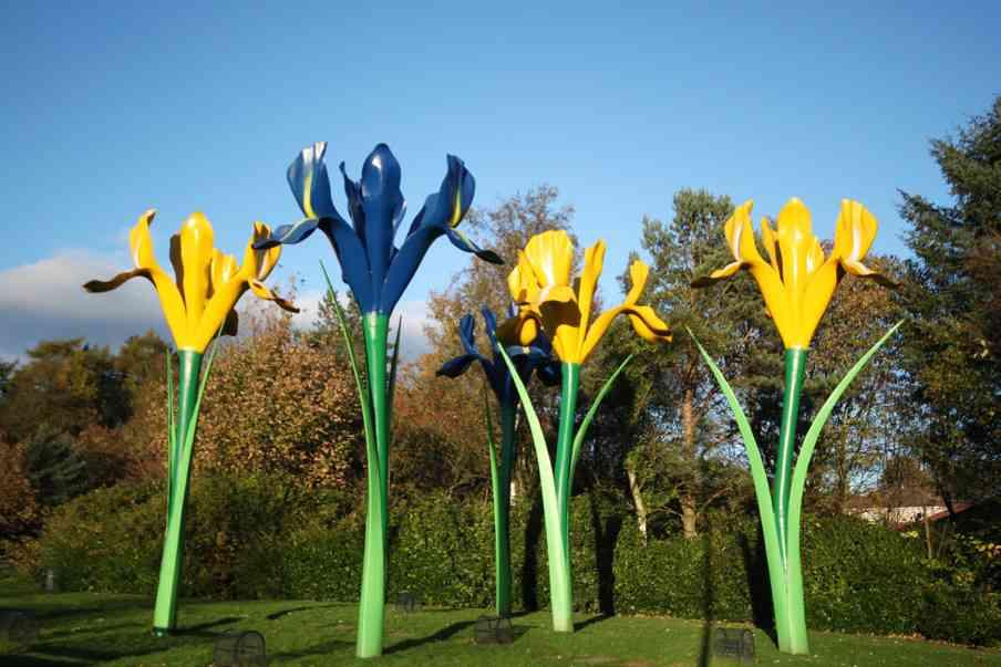 Iris Sculptures Welcome to.