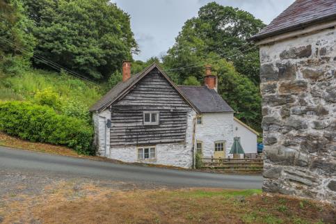 DESCRIPTION Nestled amongst the surrounding Welsh countryside, The Mill provides an interesting property boasting lots of history and presents a