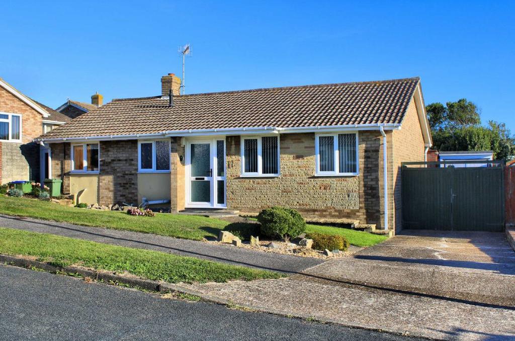 MARGARETS RISE, SEAFORD A spacious detached bungalow located in a cul-de-sac just north of the A259, about a