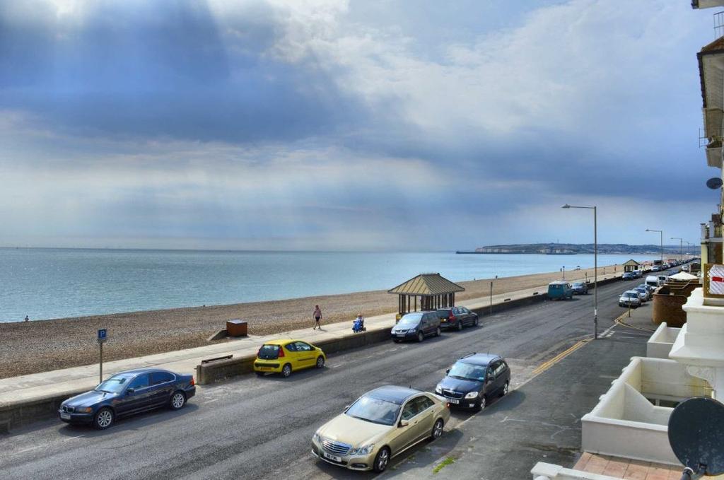 O 265,000 TWO BEDROOM FIRST FLOOR APARTMENT KINGS WELL COURT, SEAFORD TWO BEDROOM SEAFRONT APARTMENT