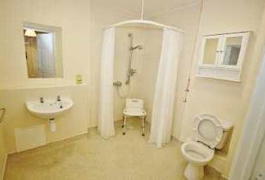SHOWER ROOM/WC 8'0"x 7'6" (2.44m 2.29m) Walk in shower with plumbed in shower, wash hand basin and low level wc EXTERNAL Communal gardens with patio and nearby parking.