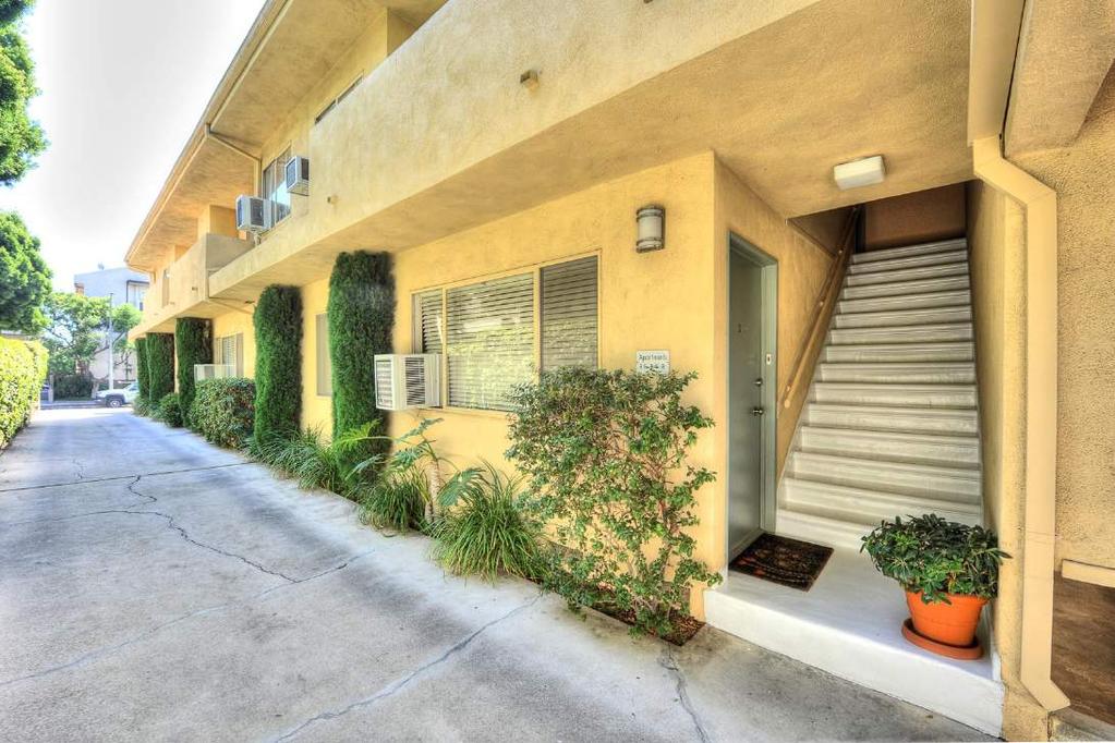PROPERTY SUMMARY PROPERTY DETAILS PROPERTY DESCRIPTION 11921 Goshen Ave, a charming Mid-century complex located north of Wilshire in Brentwood. Situated on a 7,874 Sq. Ft.
