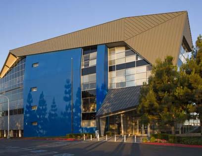 Modern buildings with excellent curb appeal: With a modern architectural design, The Landing at Great America enjoys prominent identity along Highway 237 and Great America Parkway.