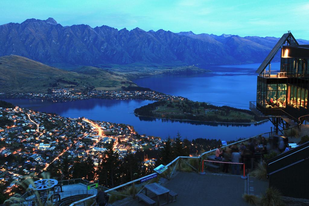 Why Queenstown? New Zealand s world-renowned tourist mecca, Queenstown, is growing rapidly.