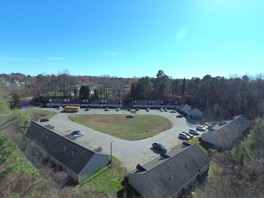 FOR SALE MULTIFAMILY CROWN POINT PLACE APARTMENTS 321 Crown Point Dr Salisbury, NC 28146 2 RENT COMPARABLES 2 RENT COMPARABLES 321 Crown Point Dr Salisbury, NC 28146 CROWN POINT PLACE APARTMENTS 321