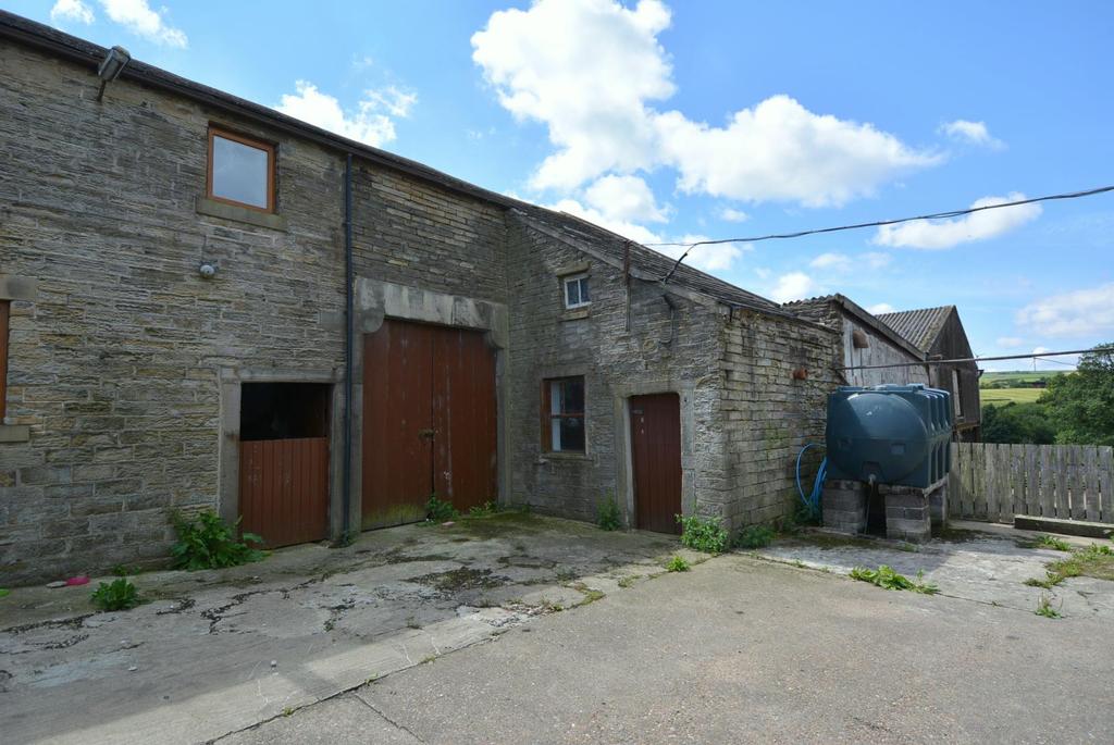 Lot One: 200,000 Lot Two: 275,000 Whole: 475,000 Barns at Cockle Edge Farm, Ingbirchworth A rare opportunity to purchase two barns with planning permission for conversion to residential use.