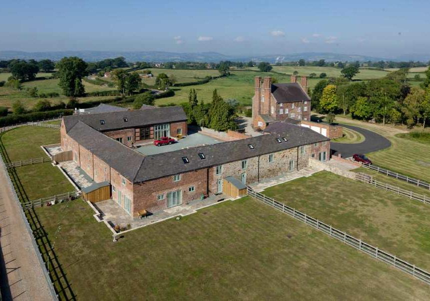 MEIL HOUSE, 2 PENTRE MORGAN BARNS ST MARTINS, NR OSWESTRY, SY11 3LX Offers in the region of 399,995 A superbly appointed Grade II* listed, sympathetically converted, four bedroomed barn conversion of