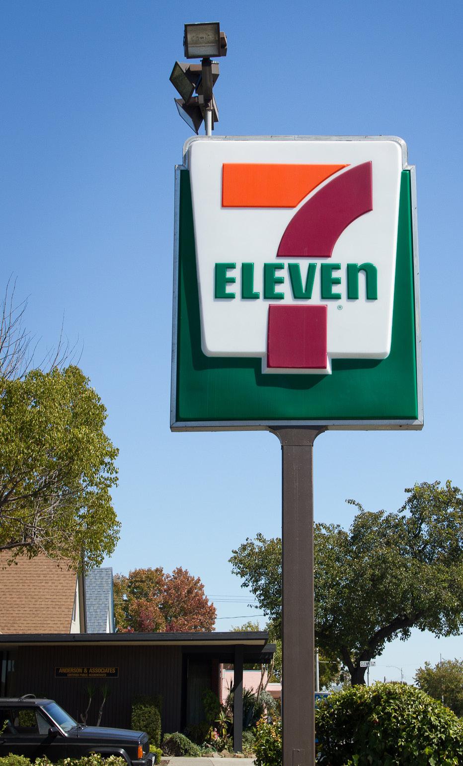 7- ELEVEN IS A FREESTANDING PROPERTY LOCATED IN THE SAN FRANCISCO BAY AREA Investment Highlights PRICE: $1,090,000 CAP: 5.35% RENTABLE SF.... 2,160 PRICE PER SF.... $503 LAND AREA.... 0.