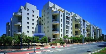 1999 The Arim Mall with over 100 businesses created a new city center in Kfar Saba, an