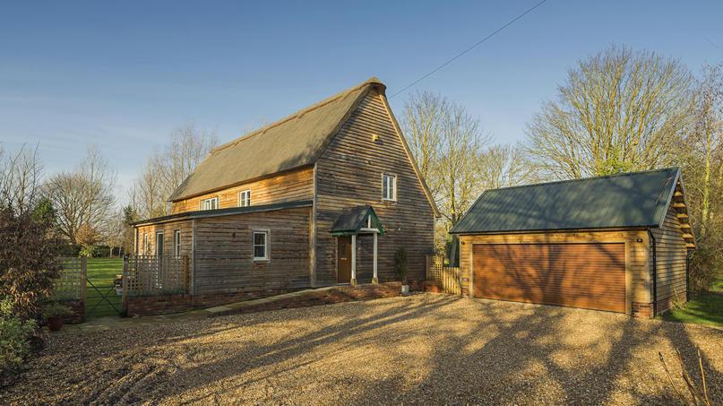 NEWLY BUILT 2,624 SQ FT DETACHED REED THATCHED BARN STYLE