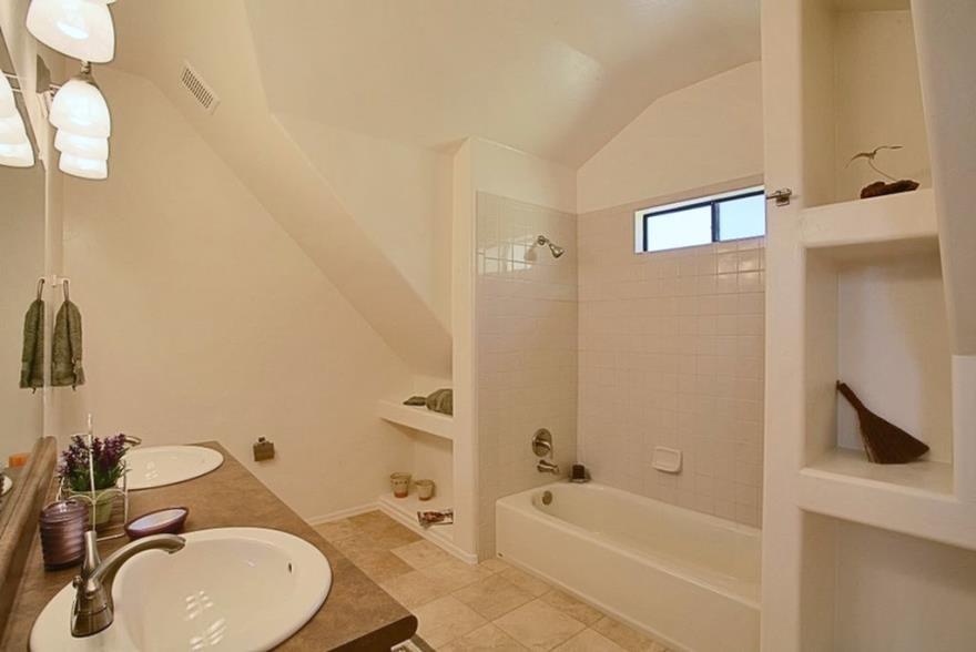 Features Property Features 2 or 3 Full Baths w/double Vanity Sinks Furnished Common Areas,