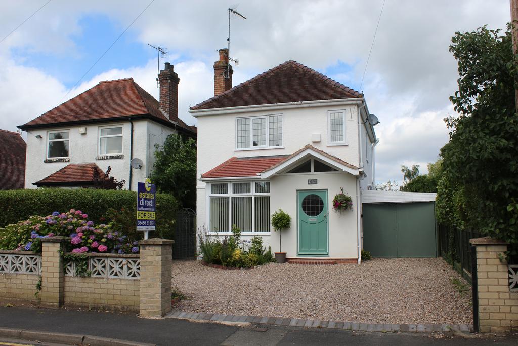 10 Southall Avenue, Northwick, Worcester, Worcestershire, WR3 Offers in excess of 350,000, Freehold This 3 bedroom detached property Bay Tree House is in the highly desirable location of North