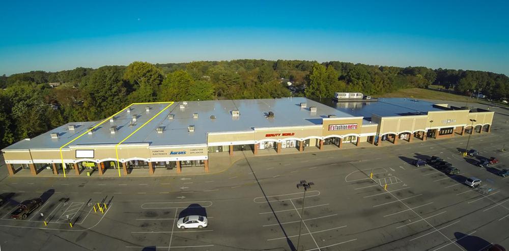 Executive Summary OFFERING SUMMARY Available SF: 9,812 SF Lease Rate: $9.50 SF/yr (NNN) Year Built: 1982 Building Size: 98,519 Renovated: 2002 Zoning: Commercial PROPERTY OVERVIEW Only 1 unit left!