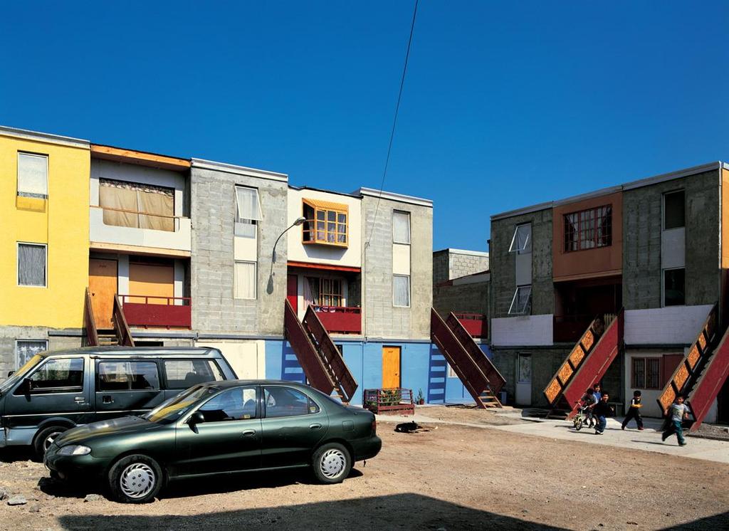 EXAMPLE OF INCREMENTAL HOUSING: QUINTA MONROY: IQUIQUE, CHILE Chile-Barrio program incremental housing approach: physical foundations of each house