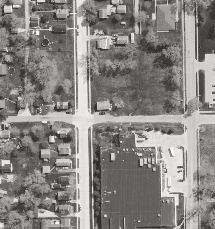 CITY OF GALESBURG Community Development Department Operating Under Council-Manager Government Since 1957 Tract #21 - #28 Feet 100 50 0 100 200 / OHIO AVE MICHIGAN AVE Lot 1 in the vacant parcel north
